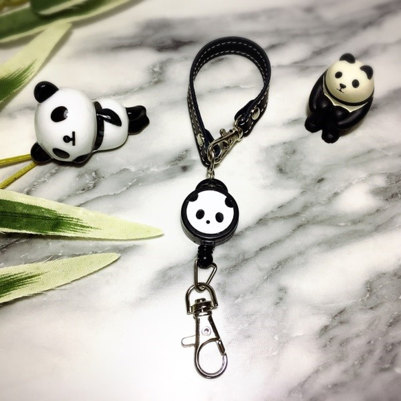 リール付きホルダーストラップパンダちゃん（黒ベルト） パスケース