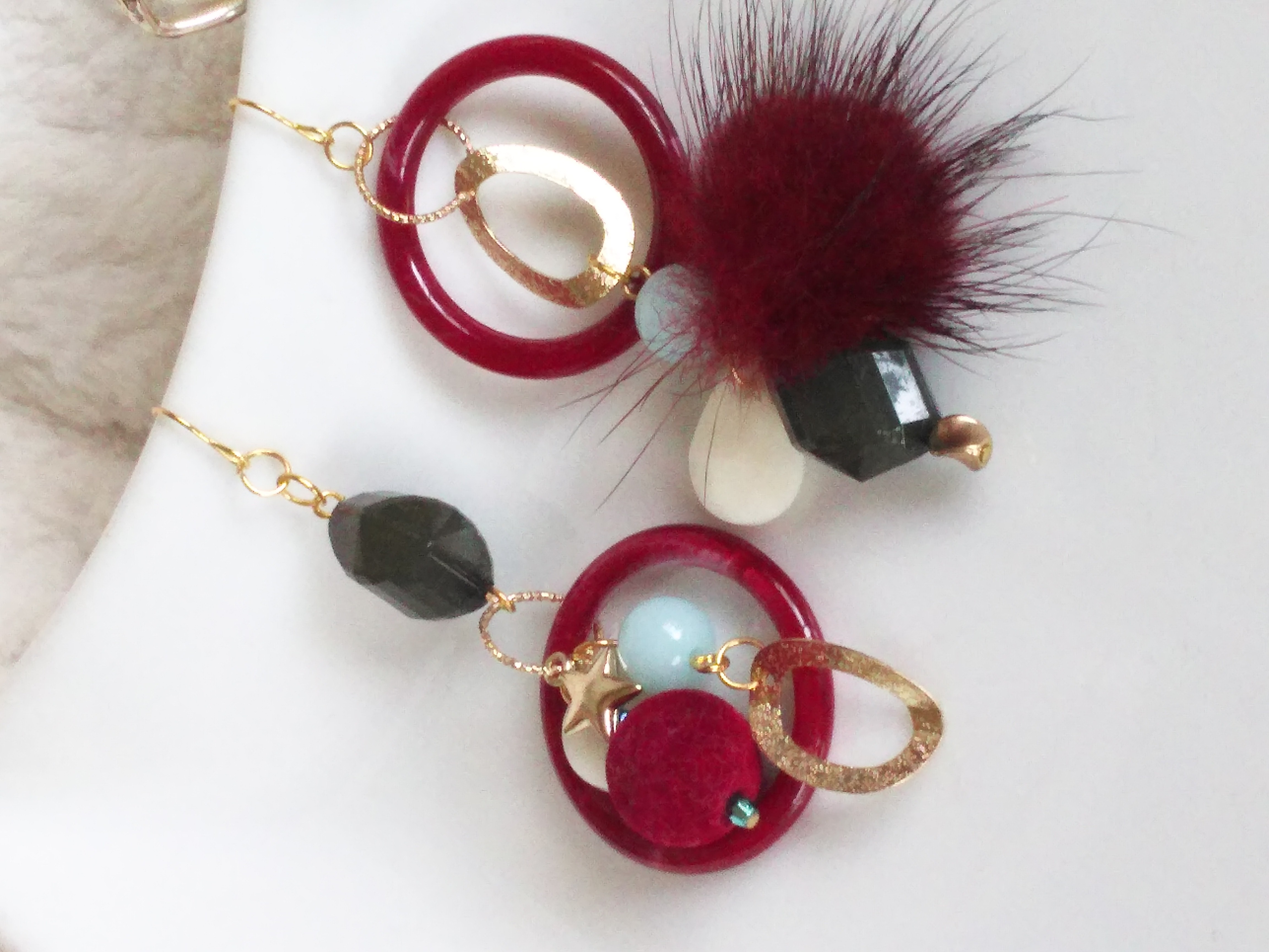 No.63 アリシンメトリー赤フープ　GOLD　ファー