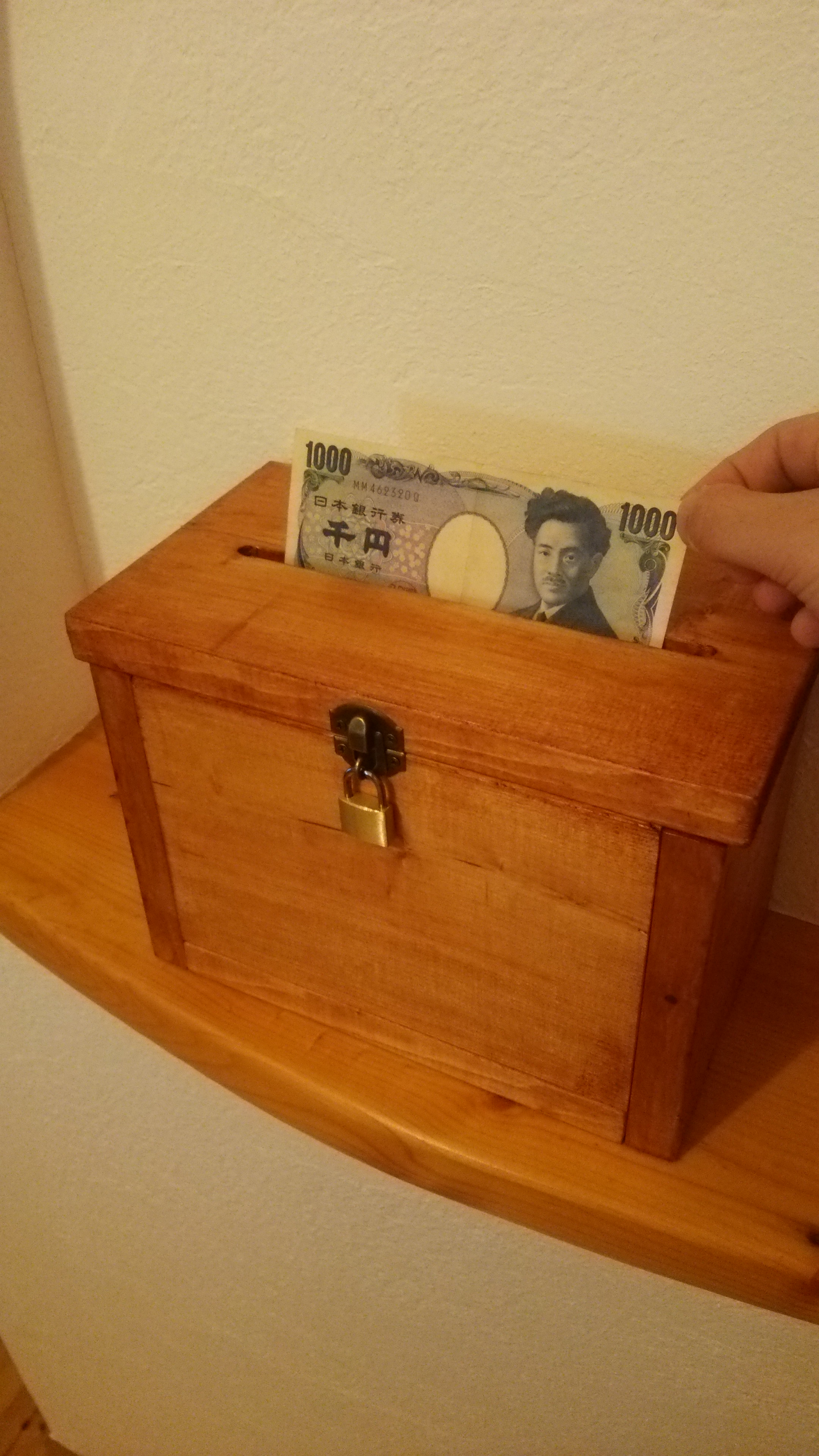 置物 昭和レトロ　賽銭箱 アンティーク 貯金箱 鍵付き 木製 さいせんばこ　開運