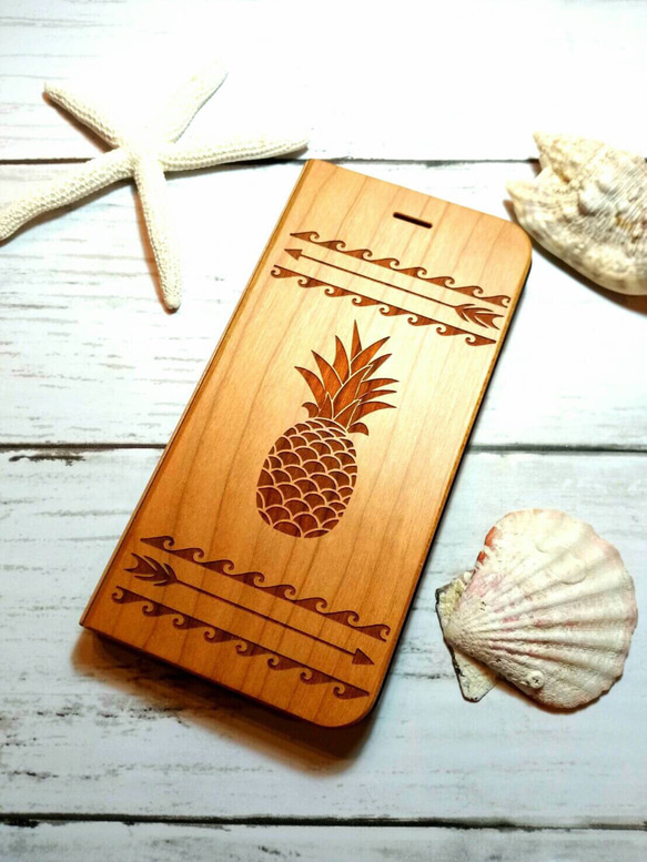 手帳型　iPhone7/8対応 ハワイ直輸入 天然木ケース　パイナップル 2枚目の画像