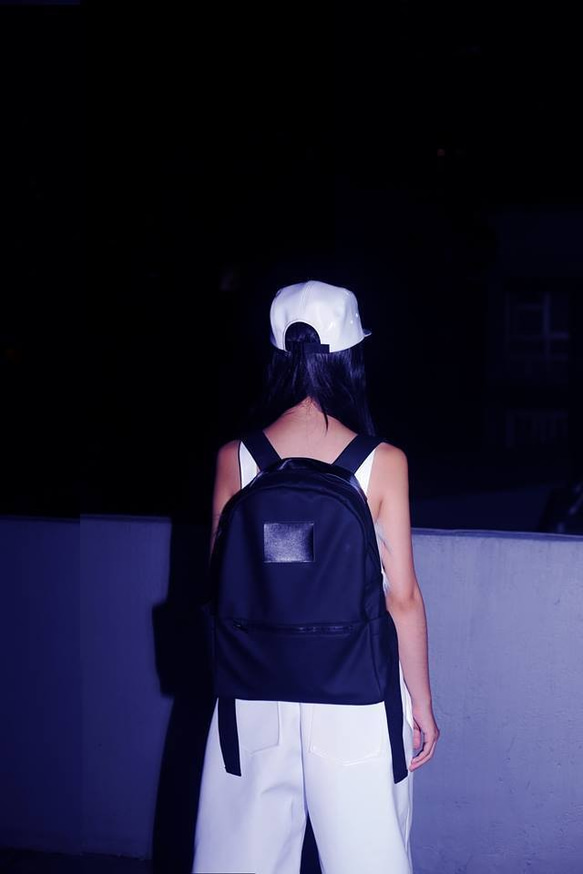 AM0000 ||| 低限主義 Minimalism backpack 消光黑  兩用後背包 第3張的照片