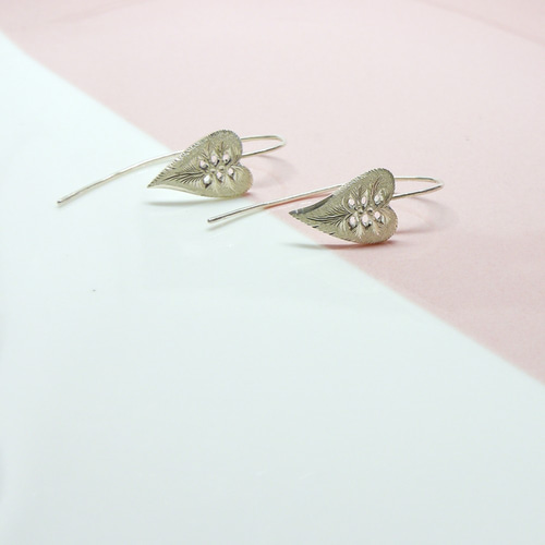 葉のピアス ピアス（フック・チェーン） Vita Beata Jewelry