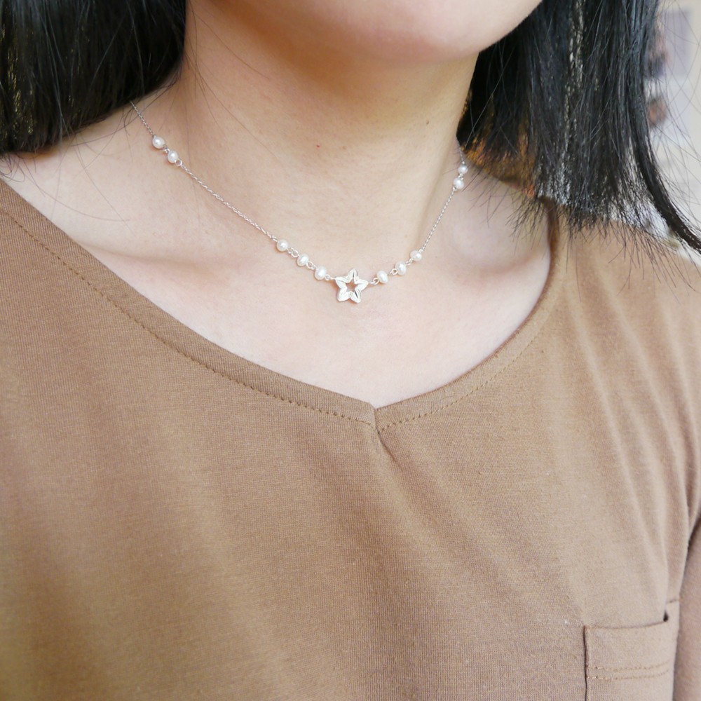 星の花と真珠のネックレス