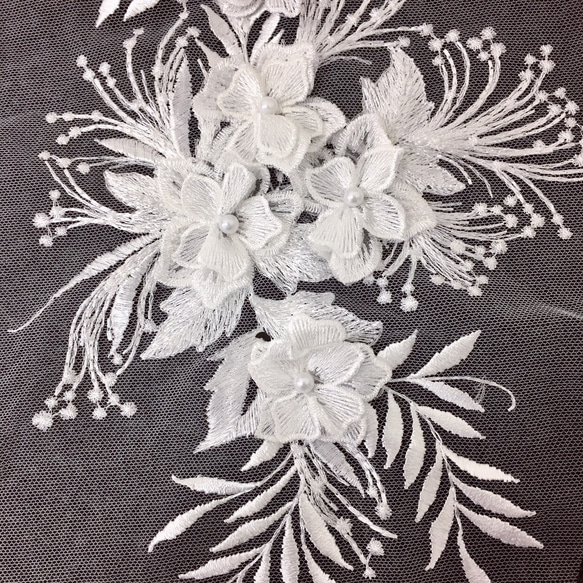 パール付き 立体 花 刺繍 モチーフ アップリケ 白  BK180221 ハンドメイド 素材 材料 ドレス 2枚目の画像