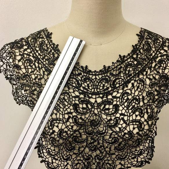 華やか 特大 ケミカルレース衿 アップリケ モチーフ 黒 BK180522 ハンドメイド 手芸 素材 材料 ドレス 3枚目の画像