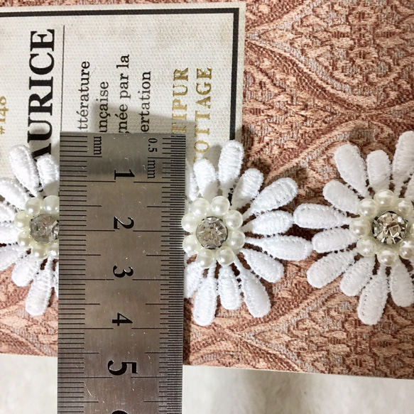 20cm単位 パールとダイヤ付き 花 フラワー レースブレード モチーフ 白 BK190412 ハンドメイド 素材 4枚目の画像