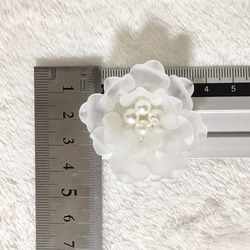 ＊再入荷＊パール付き 立体 フラワー 花 モチーフ パーツ 白 BK190520 ハンドメイド 手芸 素材 材料 DIY 5枚目の画像