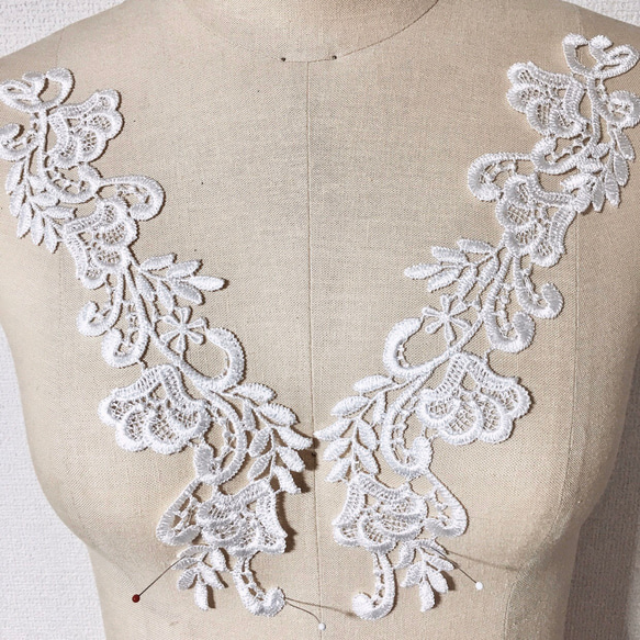 左右セット 綺麗 花 フラワー ケミカルレースアップリケ モチーフ 白 BK191009 ハンドメイド 手芸 素材 材料 2枚目の画像