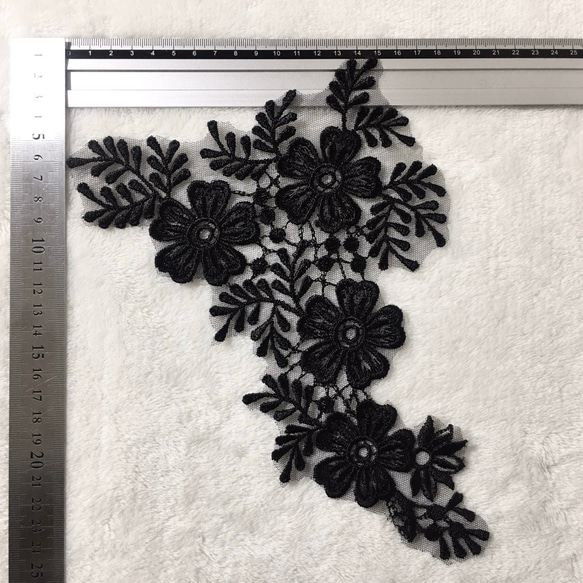 左右セット 花 フラワー 刺繍 レース アップリケ モチーフ 黒 BK191110 ハンドメイド 手芸 素材 材料 3枚目の画像
