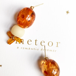 METEOR JEWELRY 琥珀樹脂垂墜式耳環 第3張的照片