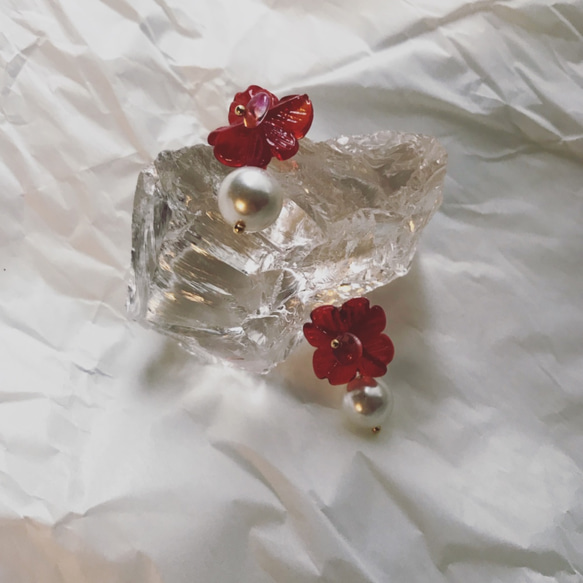 METEORJEWELRY手作りの艶をかけられた花のイヤリング 1枚目の画像