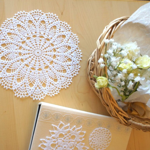 No.461【大人気】手編みレース フリルな縁取りの真っ白なドイリー 送料