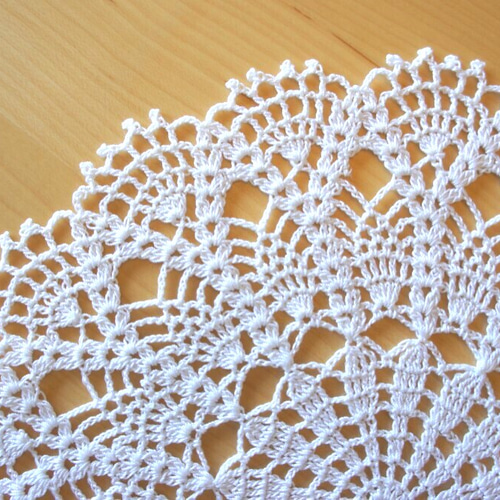 No.461【大人気】手編みレース フリルな縁取りの真っ白なドイリー 送料
