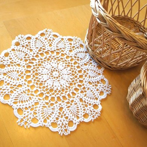 アンティーク 花が連続するリム 草花紋メッシュドイリー アイボリー