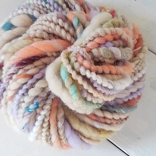 アートヤーン スパイラル 手紡ぎ（品番134) 毛糸 四つ実 通販｜Creema 