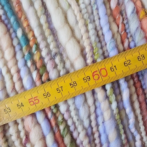 アートヤーン スパイラル 手紡ぎ（品番134) 毛糸 四つ実 通販｜Creema 