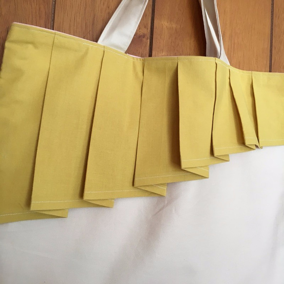 2017春新作　オーロラプリーツの手提げバッグ（マスタード）　通園・通学・習い事・絵本バッグに 3枚目の画像