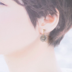 14kgf Mizore earrings Gray・ゆれるみぞれのピアス/イヤリング（グレー） 3枚目の画像