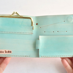 革の手染め財布　「キャンディ No.13（がま口の二つ折り財布）」 5枚目の画像
