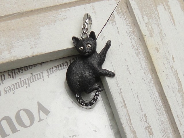 横向き黒猫ペンダントトップ （シルバー）