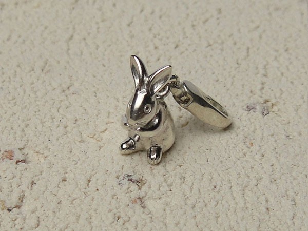 うさぎチャーム Stand（シルバー)