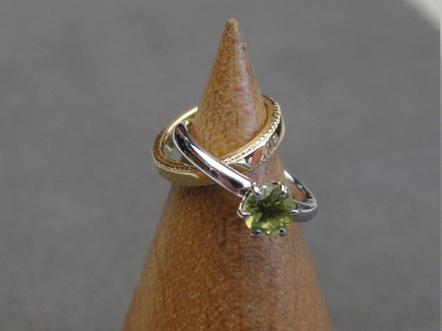 2連ベビーリング（8月誕生石・ペリドット）刻印＆送料無料