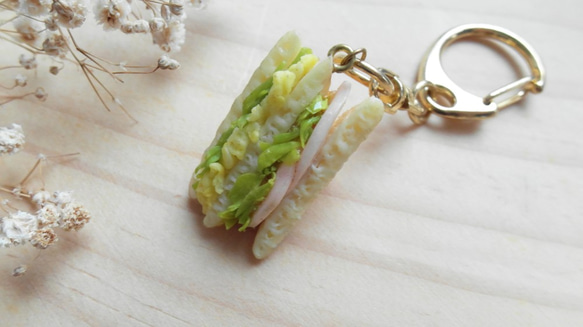 日本樹脂黏土 吃飽飽三明治鑰匙圈 第2張的照片