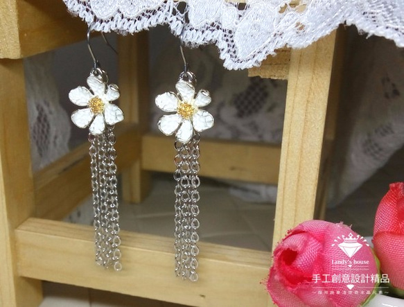 Landy House【手工創意設計精品】施華洛世奇元素SWAROVSKI~花朵流蘇耳環 第2張的照片