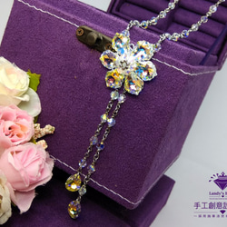 Landy House【手工創意設計精品】施華洛世奇元素SWAROVSKI~白彩單花華麗項鍊 第2張的照片