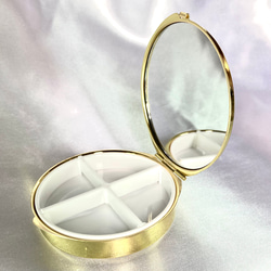 透かしパーツの鏡付きピルケースGrande pistachio green 9枚目の画像