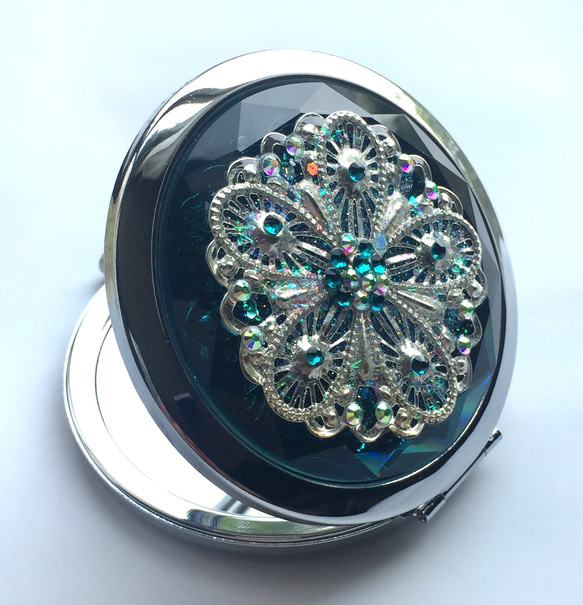 透かしパーツのコンパクトミラー flower  emerald 6枚目の画像