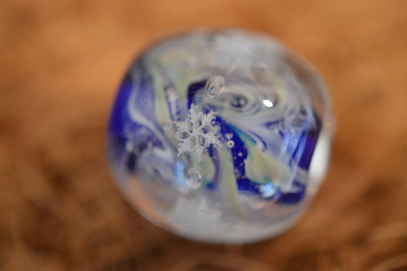 とんぼ玉「snow crystal」 3枚目の画像