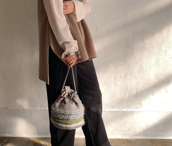 【一点物】《送料無料》毛糸の手織り(gray) 巾着バッグ 2枚目の画像