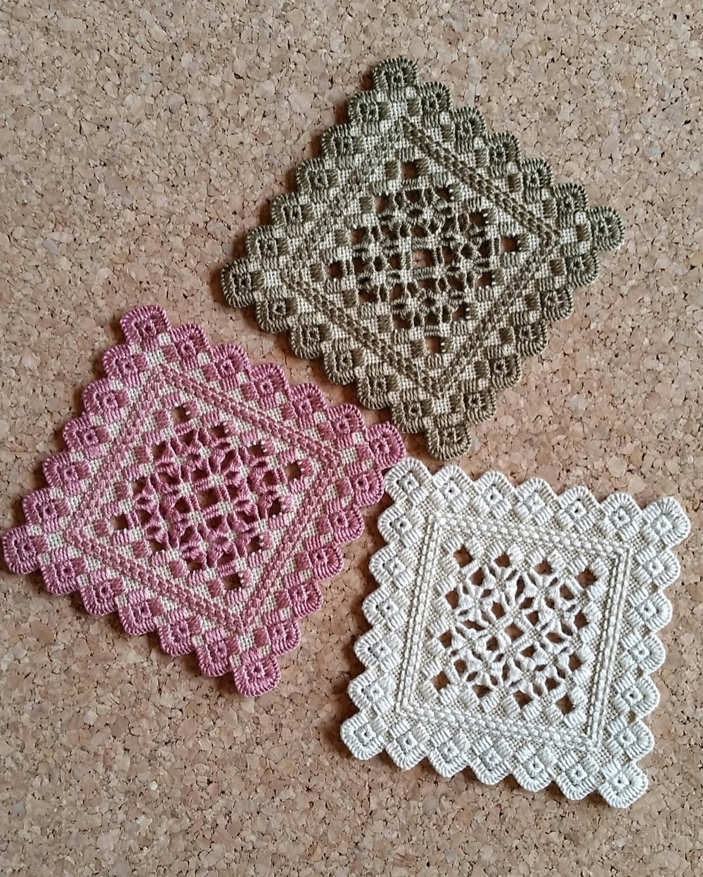 アンティークノルウェー ハーダンガーレース刺繍プチコースター 八角形ドイリー アンティークノルウェー ハーダンガーレース刺繍プチコースター 八角形