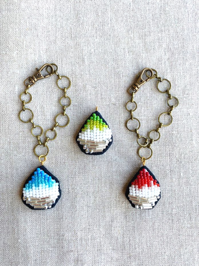 受注制作 ポリマークレイとビーズ刺繍のバッグチャーム 変わり