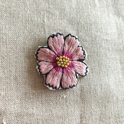 コスモスの刺繍ヘアゴム　手刺繍/花/ビーズ/プレゼント/秋冬/ピンク/ホワイト/白 7枚目の画像