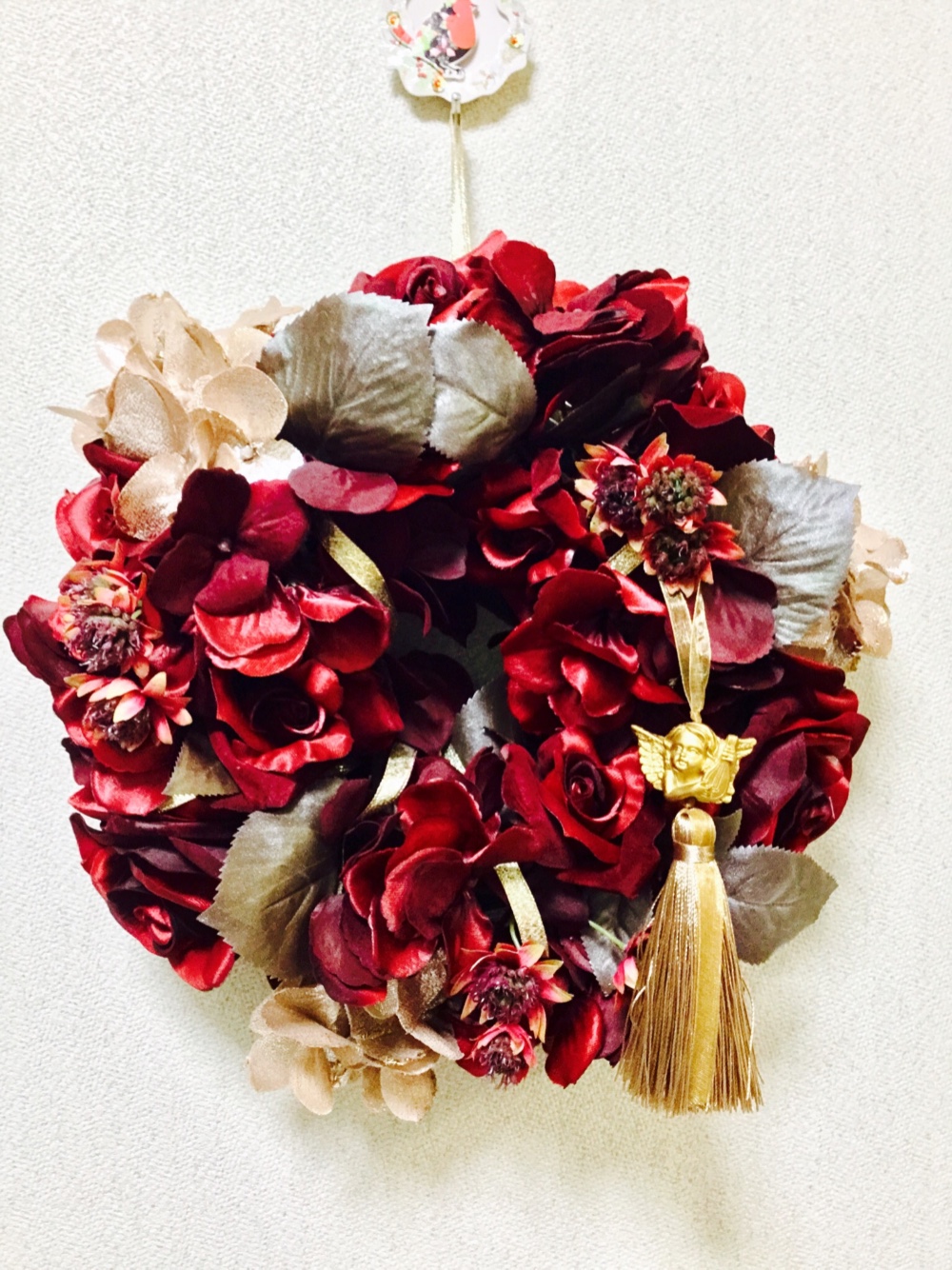 お得プライスバーガンディベルベットローズゴールド天使タッセル付きリース