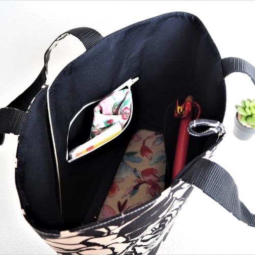 チューリップバック　薔薇柄❣️ ハンドメイド❣️ ☆チューリップバッグ☆ 大人気！！ シックなバラ柄と無地のバイカラー