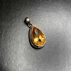 水滴鑽切黃水晶簡單款墜子 第1張的照片