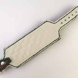 コニカルブレスレット　グレー　ダークグリーンステッチ 3×2 5枚目の画像