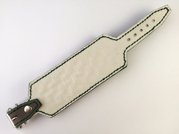 コニカルブレスレット　グレー　ダークグリーンステッチ 3×2 5枚目の画像