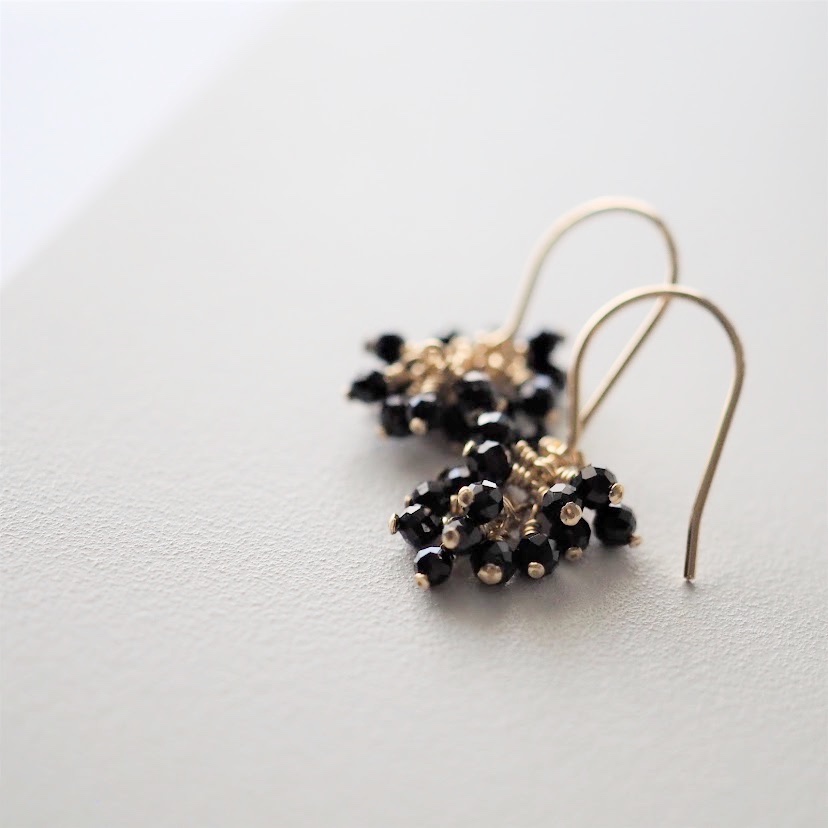 ブラックスピネル ピアス / 送料無料 / 8月の誕生石