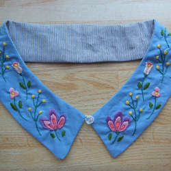 東欧風刺繍付け衿　（ブルー） 1枚目の画像