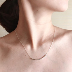 silver line necklace 2枚目の画像