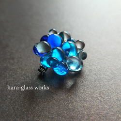 ガラスのブローチ　バブルデザイン　ブルーミックス 6枚目の画像