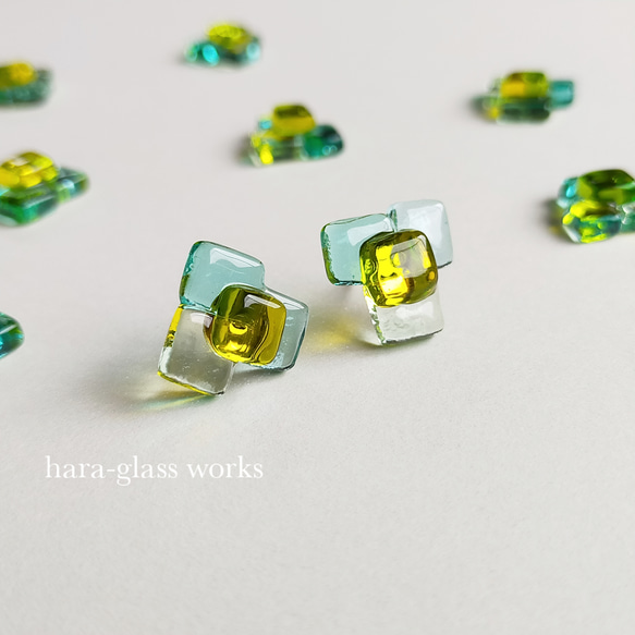 ガラスの小花ピアス イエロー&グリーン アレルギー対応ピアス ピアス 