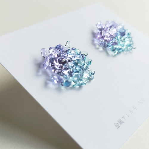 色変化】ガラスのつぶつぶピアス ラベンダー&ティントブルーのバイ 