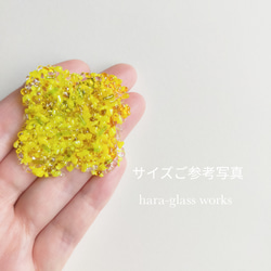 ガラスの花ブローチ（大）　イエロー&クリアミックス　つぶつぶアクセサリー　 10枚目の画像