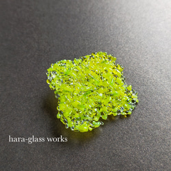 ガラスの花ブローチ（大）　イエロー&クリアミックス　つぶつぶアクセサリー　 8枚目の画像