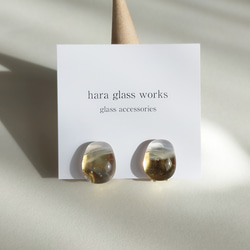 【オーダーページ】ガラスのオーバルピアス　ピンクベージュ&ホワイトグラデーション　サージカルステンレスイヤリング 5枚目の画像